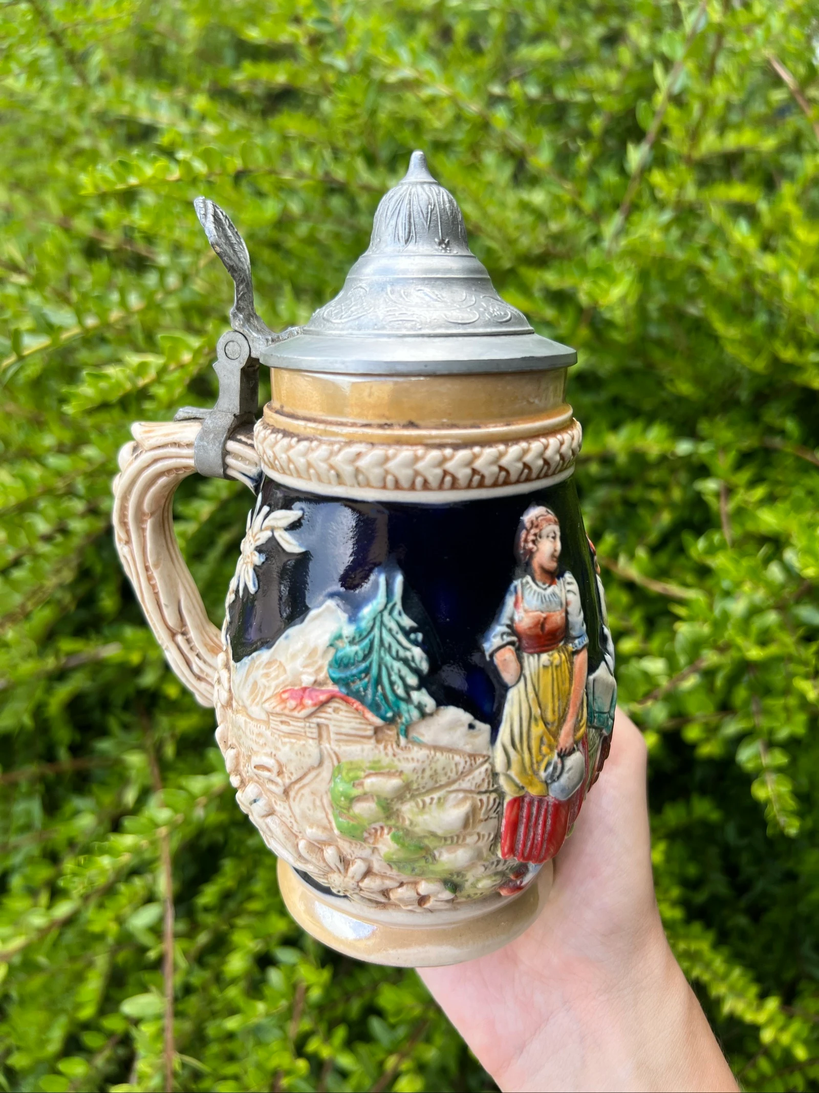 🍺 Chope à bière vintage céramique couvercle étain décor relief 17 cm